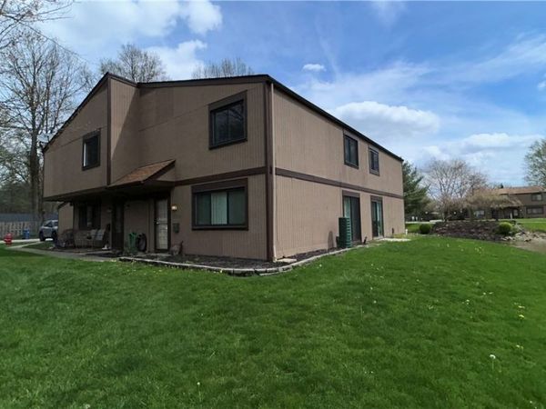 26634 Lake Of The Falls Boulevard , Olmsted Falls, OH 44138