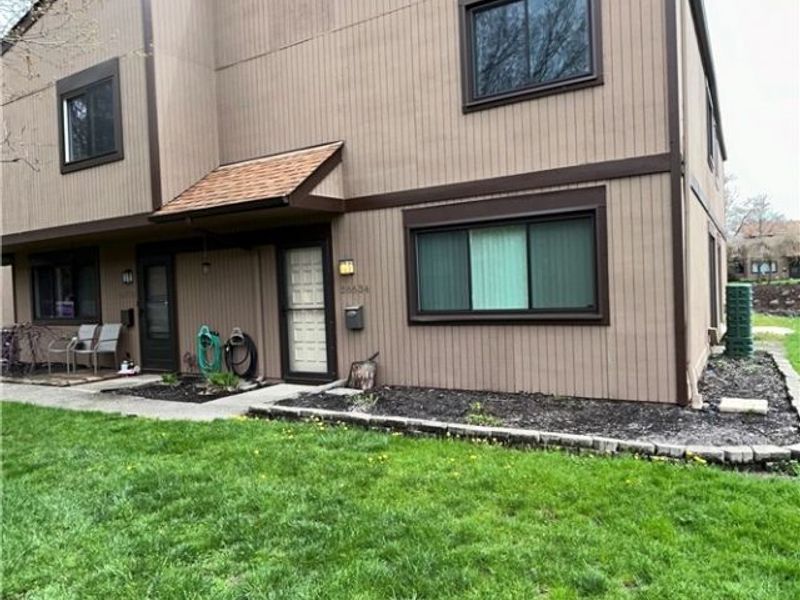 26634 Lake Of The Falls Boulevard, Olmsted Falls, OH 44138 Photo 2