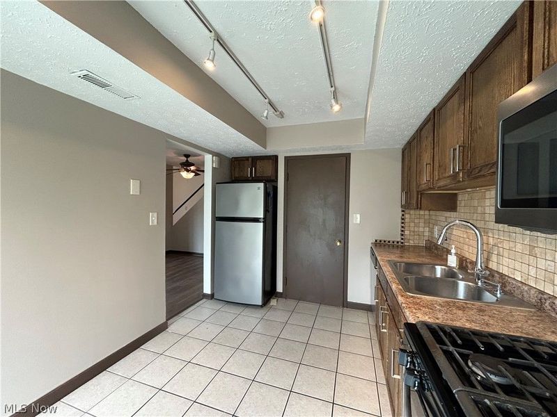 26634 Lake Of The Falls Boulevard, Olmsted Falls, OH 44138 Photo 9