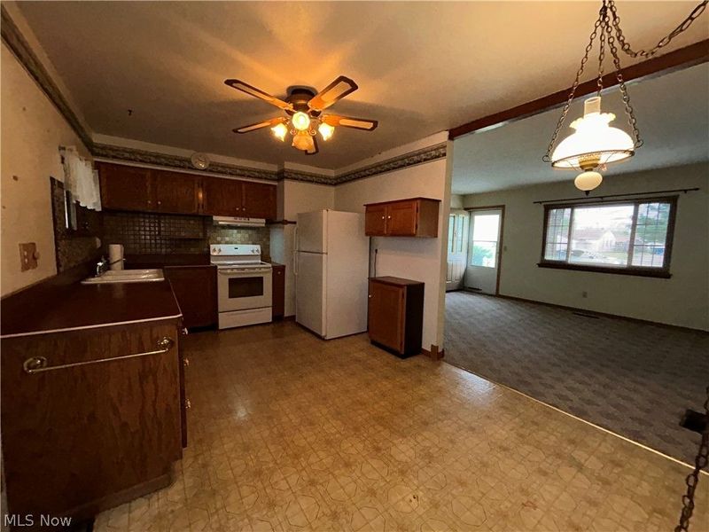 7365 Chennault Drive, North Ridgeville, OH 44039 Photo 3