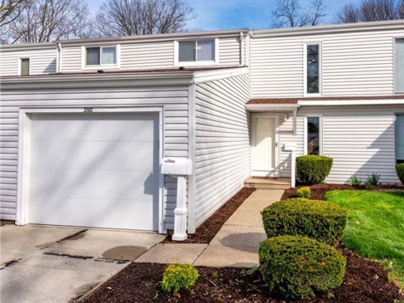 292 Deepwood Drive , Wadsworth, OH 44281 Photo 1