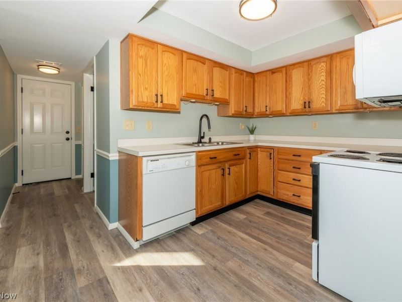 292 Deepwood Drive , Wadsworth, OH 44281 Photo 7