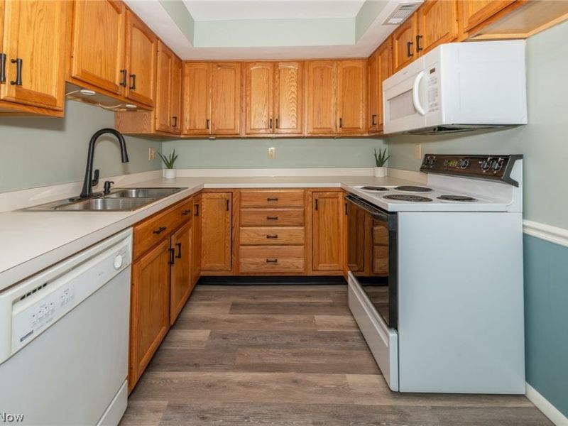 292 Deepwood Drive , Wadsworth, OH 44281 Photo 8