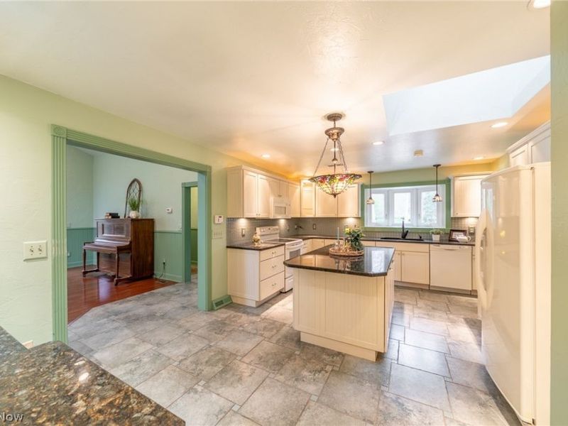 6864 Wilson Mills Road , Mayfield Village, OH 44040 Photo 13