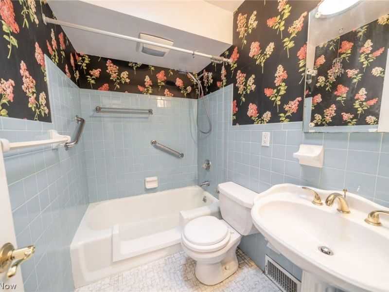 6864 Wilson Mills Road , Mayfield Village, OH 44040 Photo 19