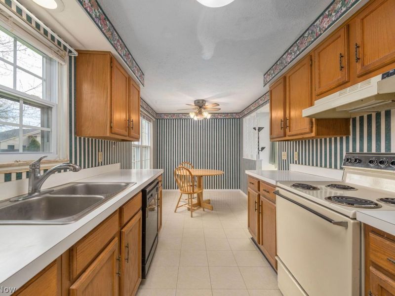 17954 Drake Road, Strongsville, OH 44136 Photo 10