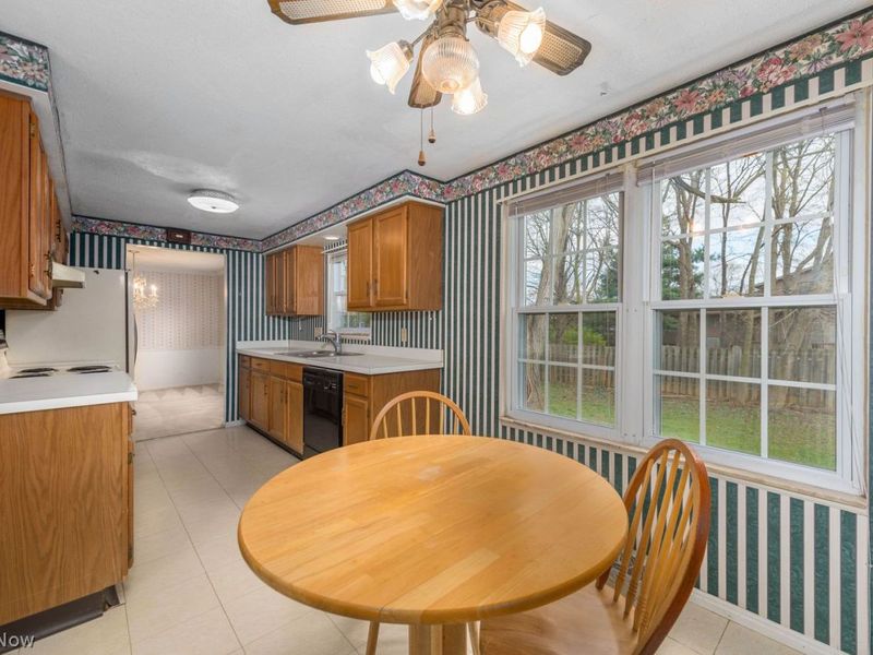 17954 Drake Road, Strongsville, OH 44136 Photo 13