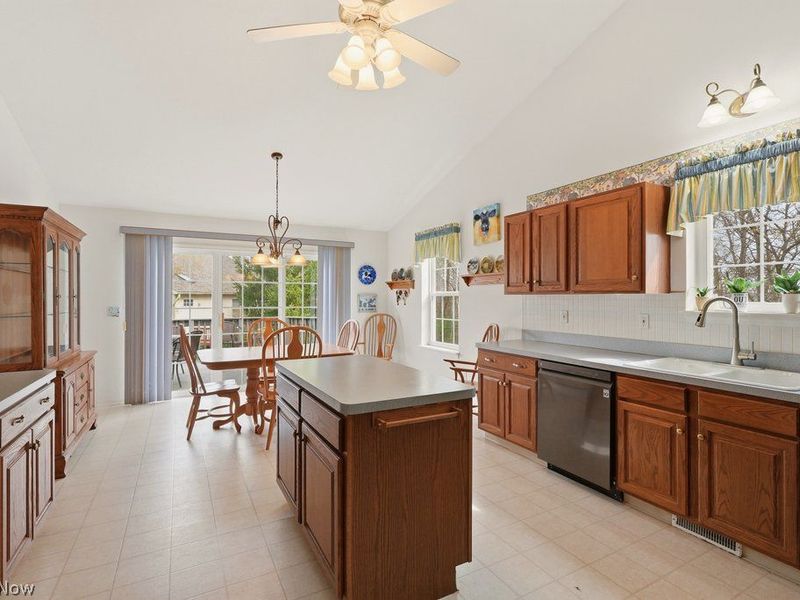 691 Jaystone Place, Macedonia, OH 44056 Photo 8