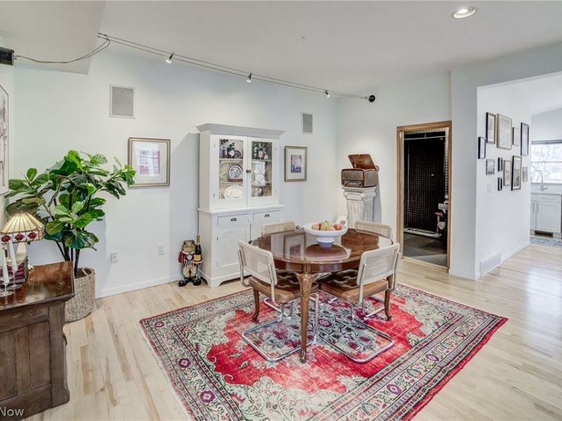 1012 Fairfield Avenue, Cleveland, OH 44113 Photo 10