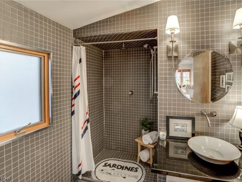 1012 Fairfield Avenue, Cleveland, OH 44113 Photo 11