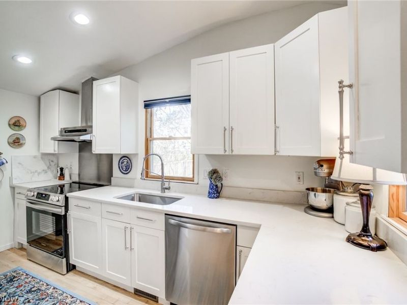 1012 Fairfield Avenue, Cleveland, OH 44113 Photo 13