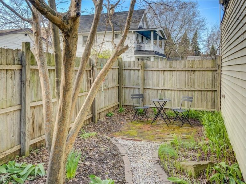 1012 Fairfield Avenue, Cleveland, OH 44113 Photo 37