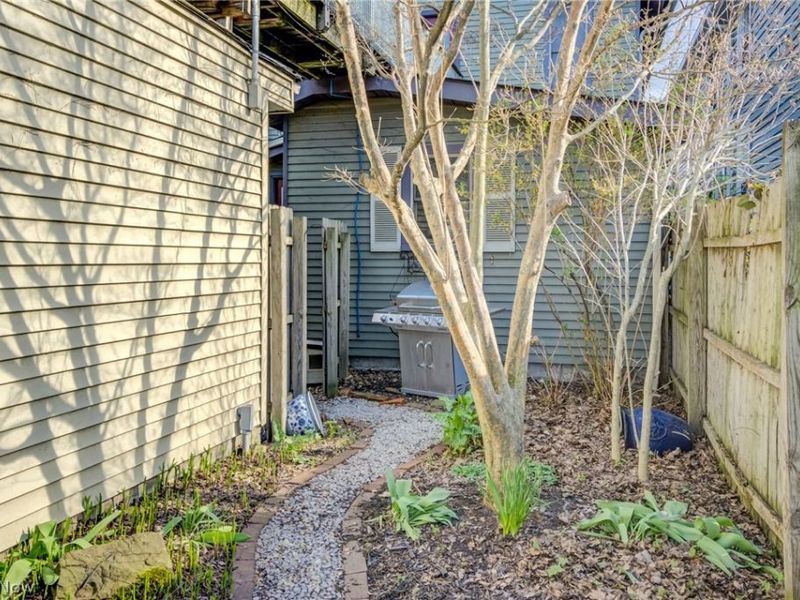 1012 Fairfield Avenue, Cleveland, OH 44113 Photo 39