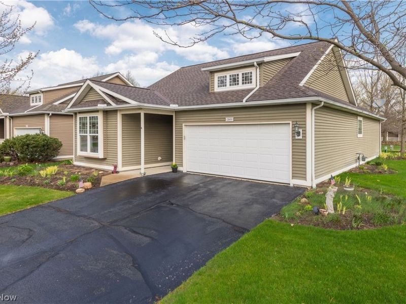 2100 Hathaway Court, Avon, OH 44011 Photo 2