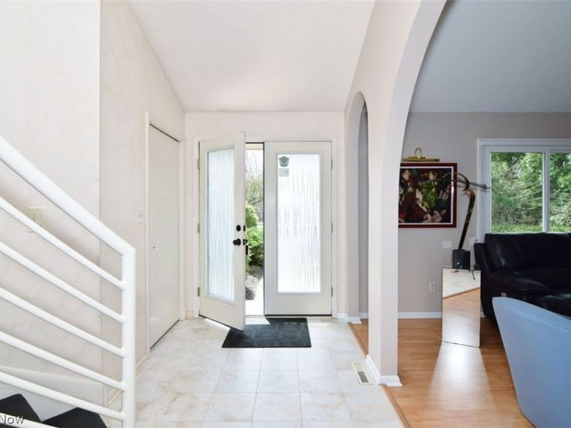 26025 Shaker Boulevard, Beachwood, OH 44122 Photo 2