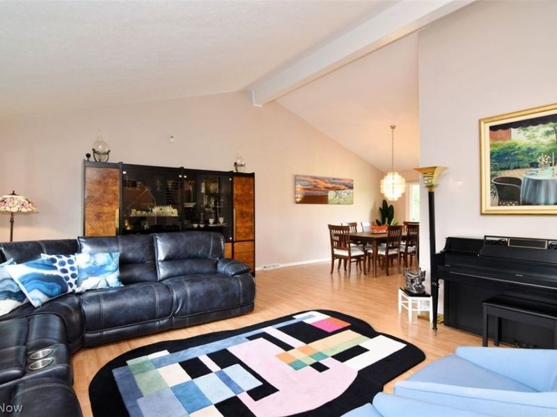 26025 Shaker Boulevard, Beachwood, OH 44122 Photo 3