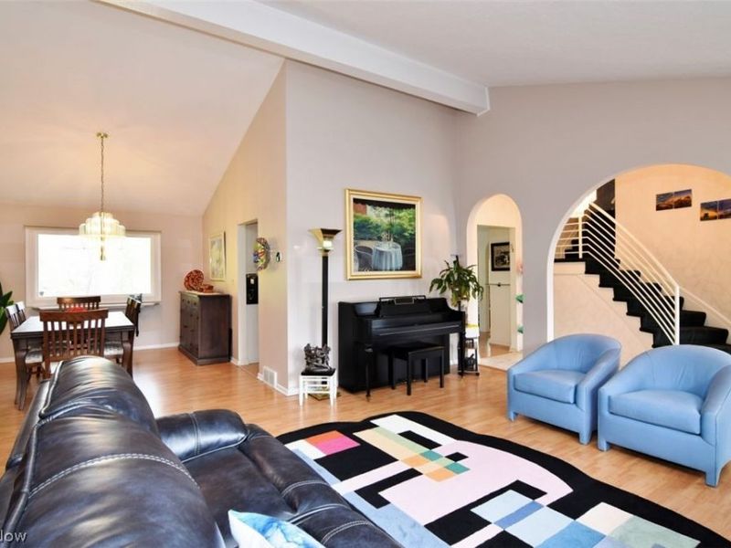 26025 Shaker Boulevard, Beachwood, OH 44122 Photo 4