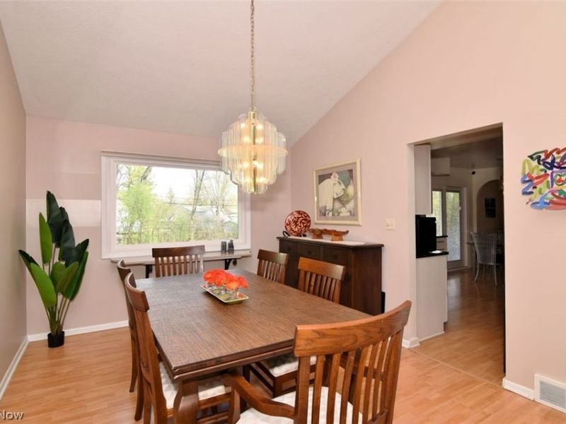 26025 Shaker Boulevard, Beachwood, OH 44122 Photo 5