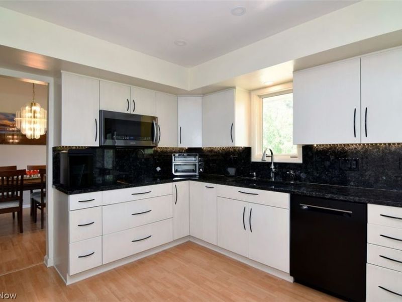 26025 Shaker Boulevard, Beachwood, OH 44122 Photo 6