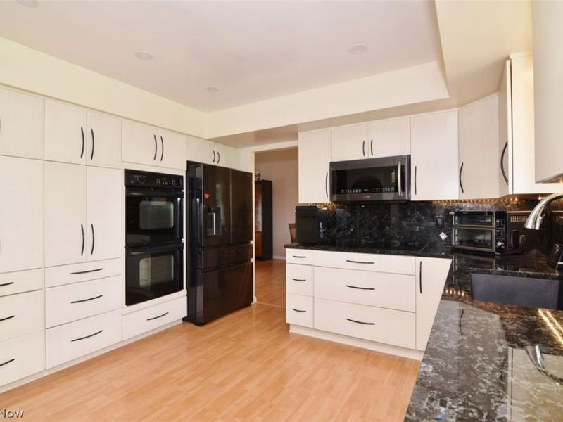 26025 Shaker Boulevard, Beachwood, OH 44122 Photo 7