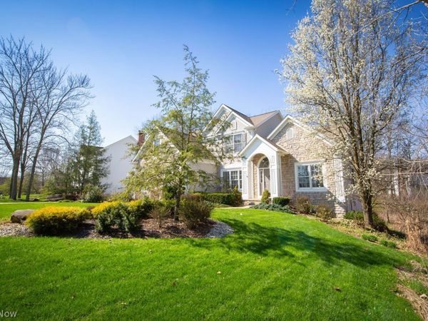 715 Lake Trail , Aurora, OH 44202