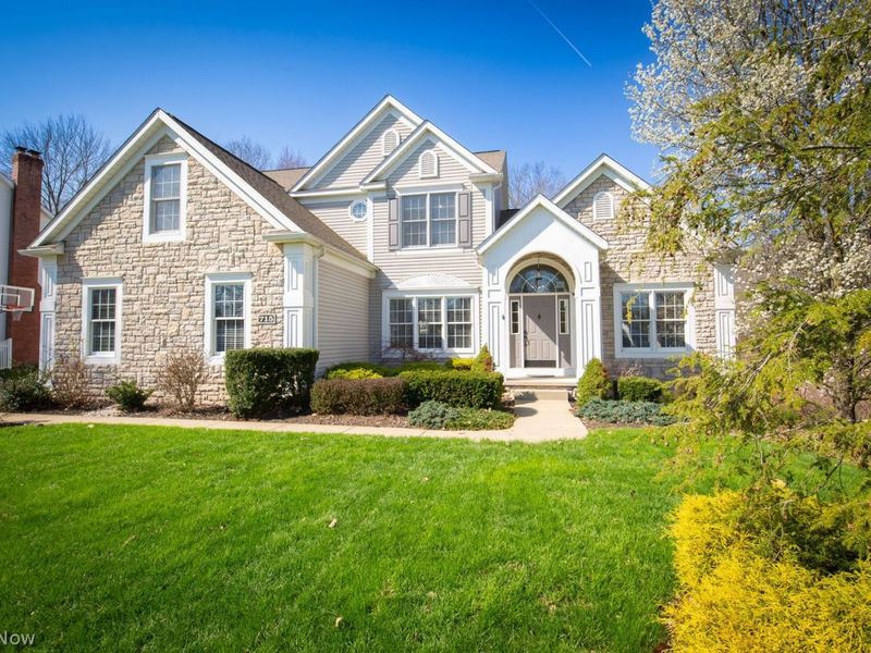 715 Lake Trail, Aurora, OH 44202 Photo 2