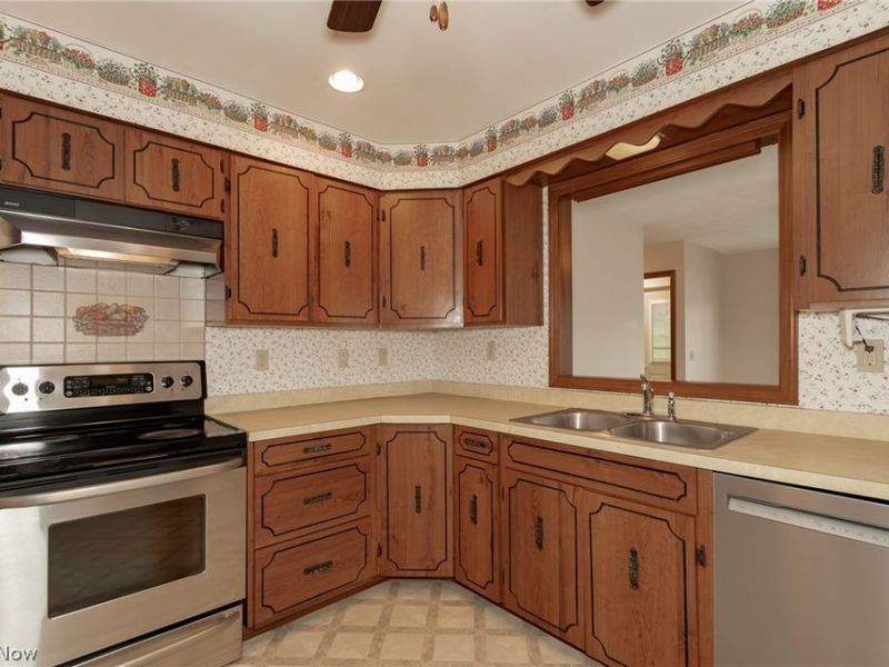 11570 Girdled Road, Concord Township, OH 44077 Photo 4