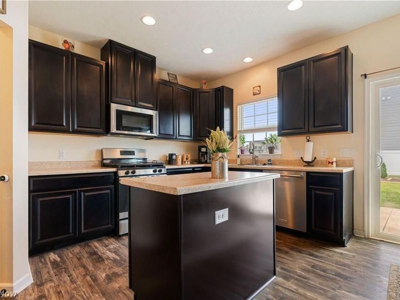 3627 Lake Center Street NW, Uniontown, OH 44685 Photo 6