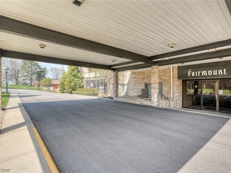 25805 Fairmount Boulevard, Unit 304, Beachwood, OH 44122 Photo 2