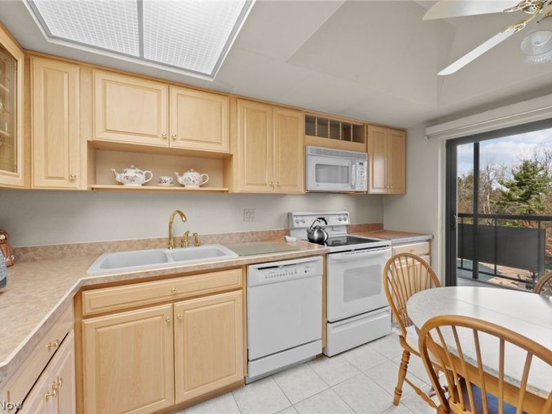 25805 Fairmount Boulevard, Unit 304, Beachwood, OH 44122 Photo 21