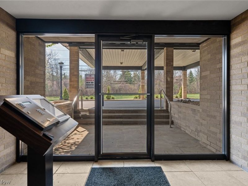 25805 Fairmount Boulevard, Unit 304, Beachwood, OH 44122 Photo 3