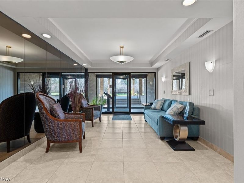 25805 Fairmount Boulevard, Unit 304, Beachwood, OH 44122 Photo 4