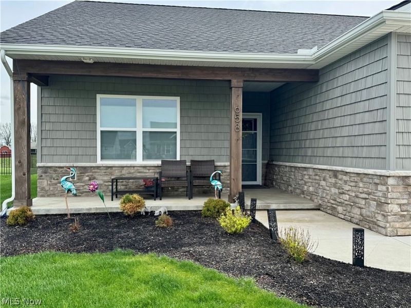 658 Apple Ridge Drive, Elyria, OH 44035 Photo 2