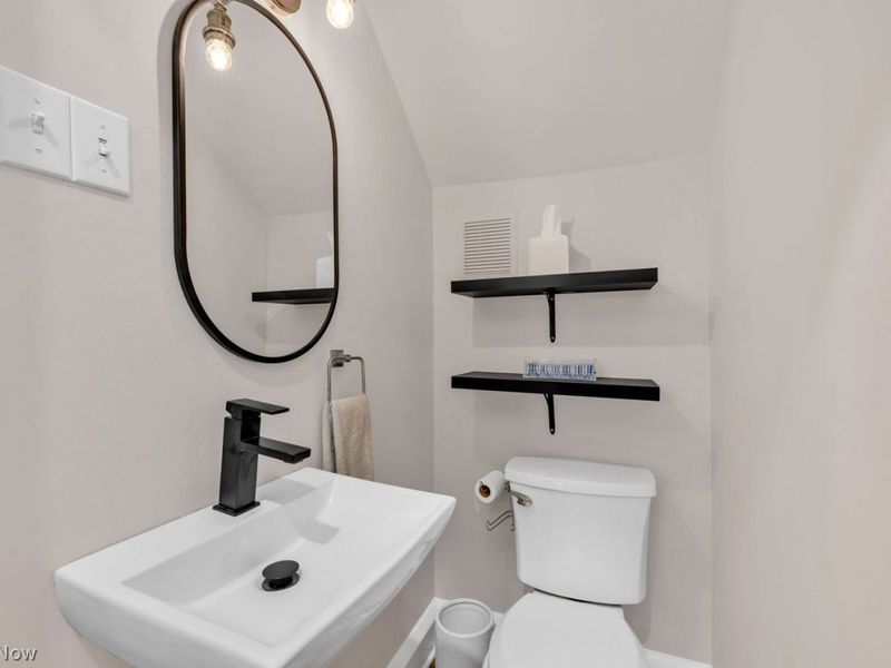 1055 Cliffdale Avenue, Lakewood, OH 44107 Photo 18