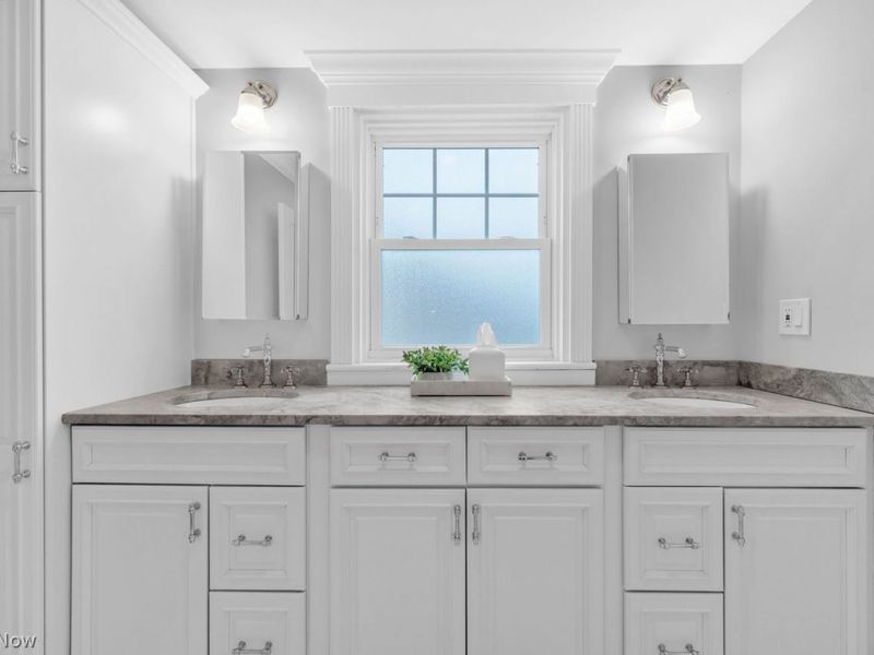 1055 Cliffdale Avenue, Lakewood, OH 44107 Photo 24