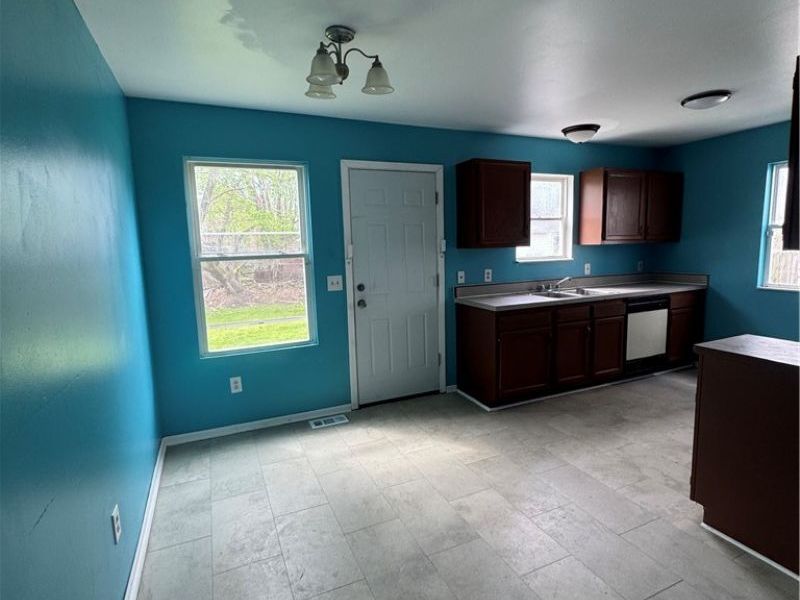 359 W Chalmers Avenue, Youngstown, OH 44511 Photo 5