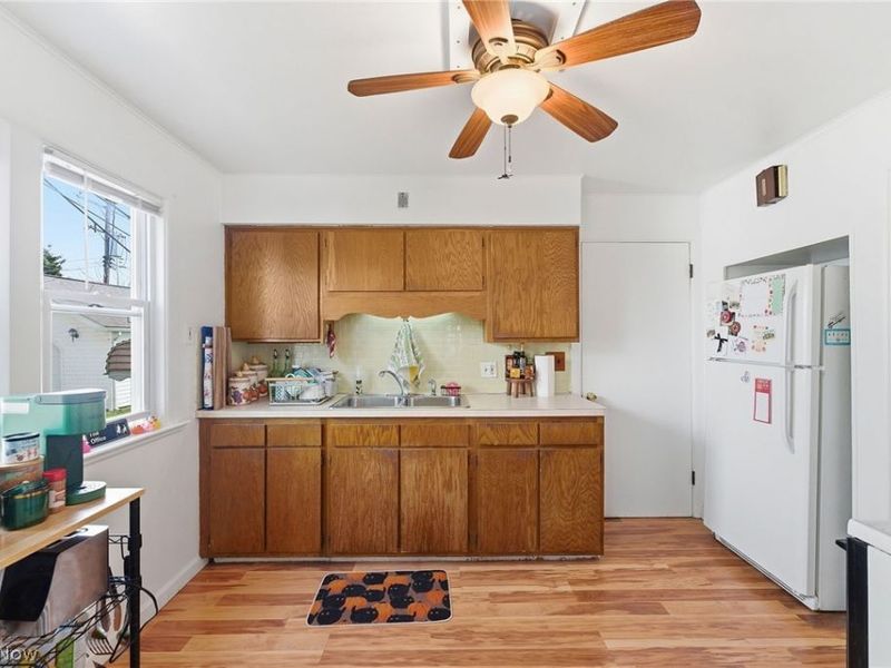 2087 Chesterland Avenue, Lakewood, OH 44107 Photo 10