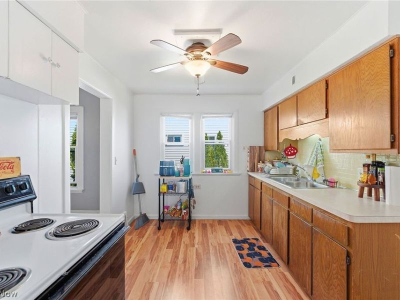 2087 Chesterland Avenue, Lakewood, OH 44107 Photo 11