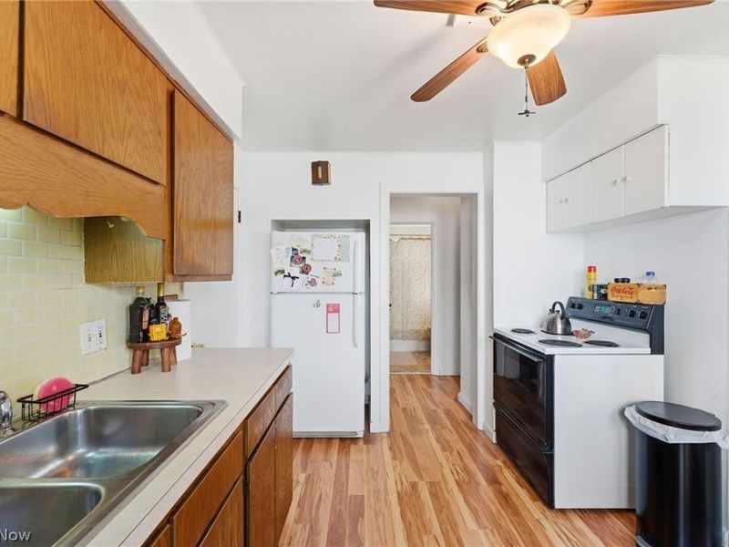 2087 Chesterland Avenue, Lakewood, OH 44107 Photo 12