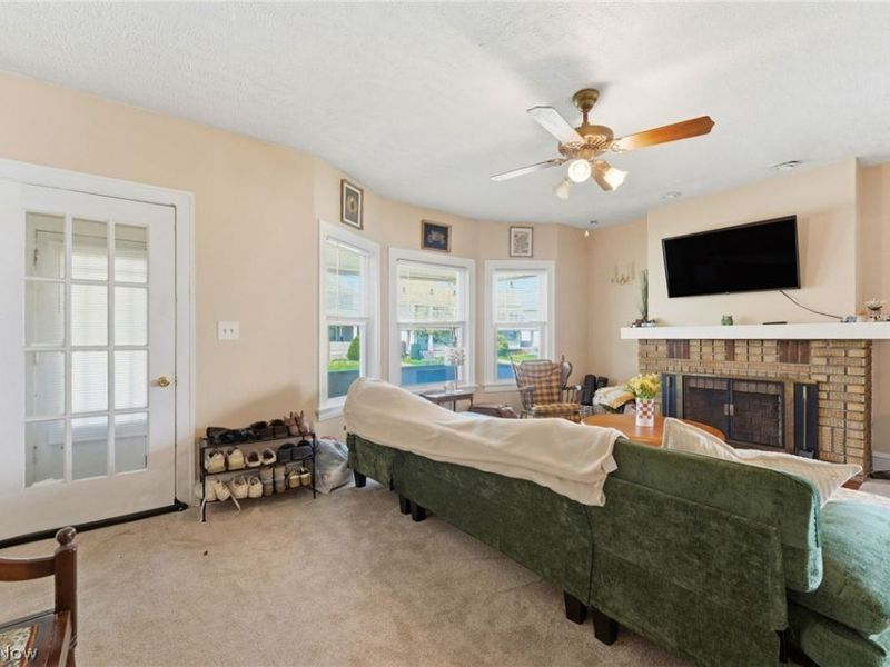 2087 Chesterland Avenue, Lakewood, OH 44107 Photo 2