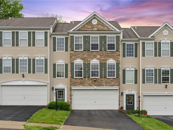 1228 Gneiss Dr , Mcdonald, PA 15057