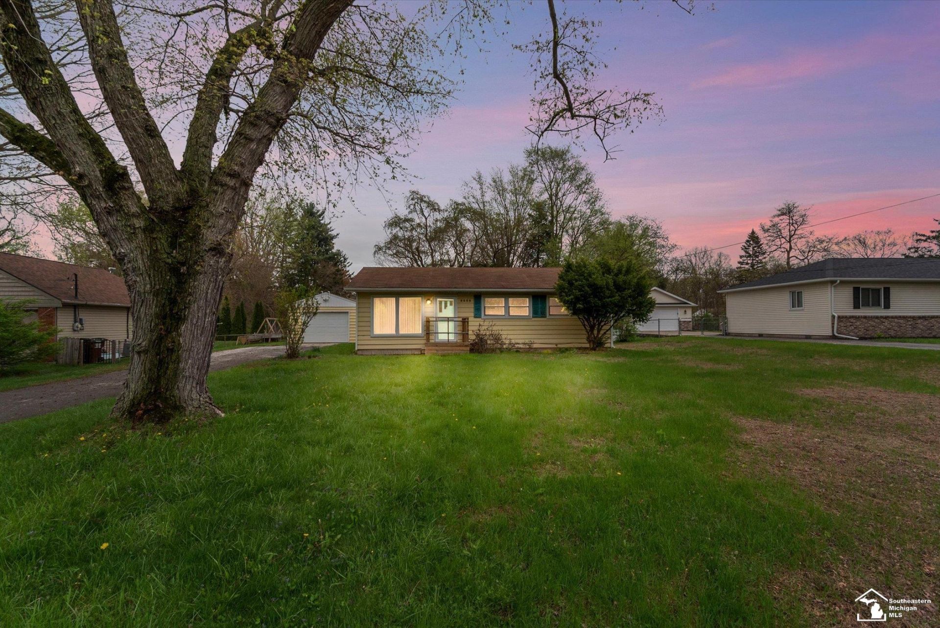 8898 Woodside Drive, Temperance, MI 48182 Main Photo