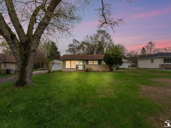 8898 Woodside Drive, Temperance, MI 48182