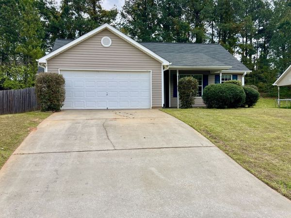 195 Creekside Drive, Grantville, GA 30220