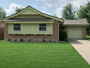 6748 NW 52nd Street, Bethany, OK 73008