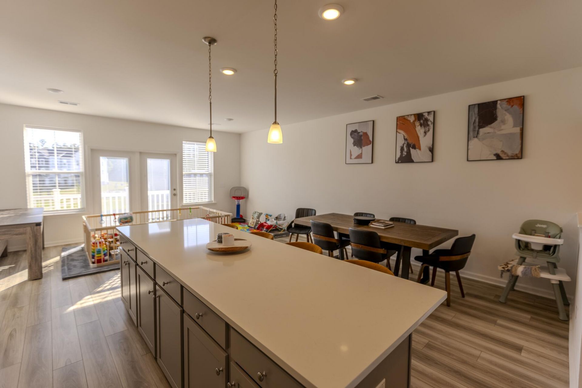 170 Yorkshire Drive Photo 11