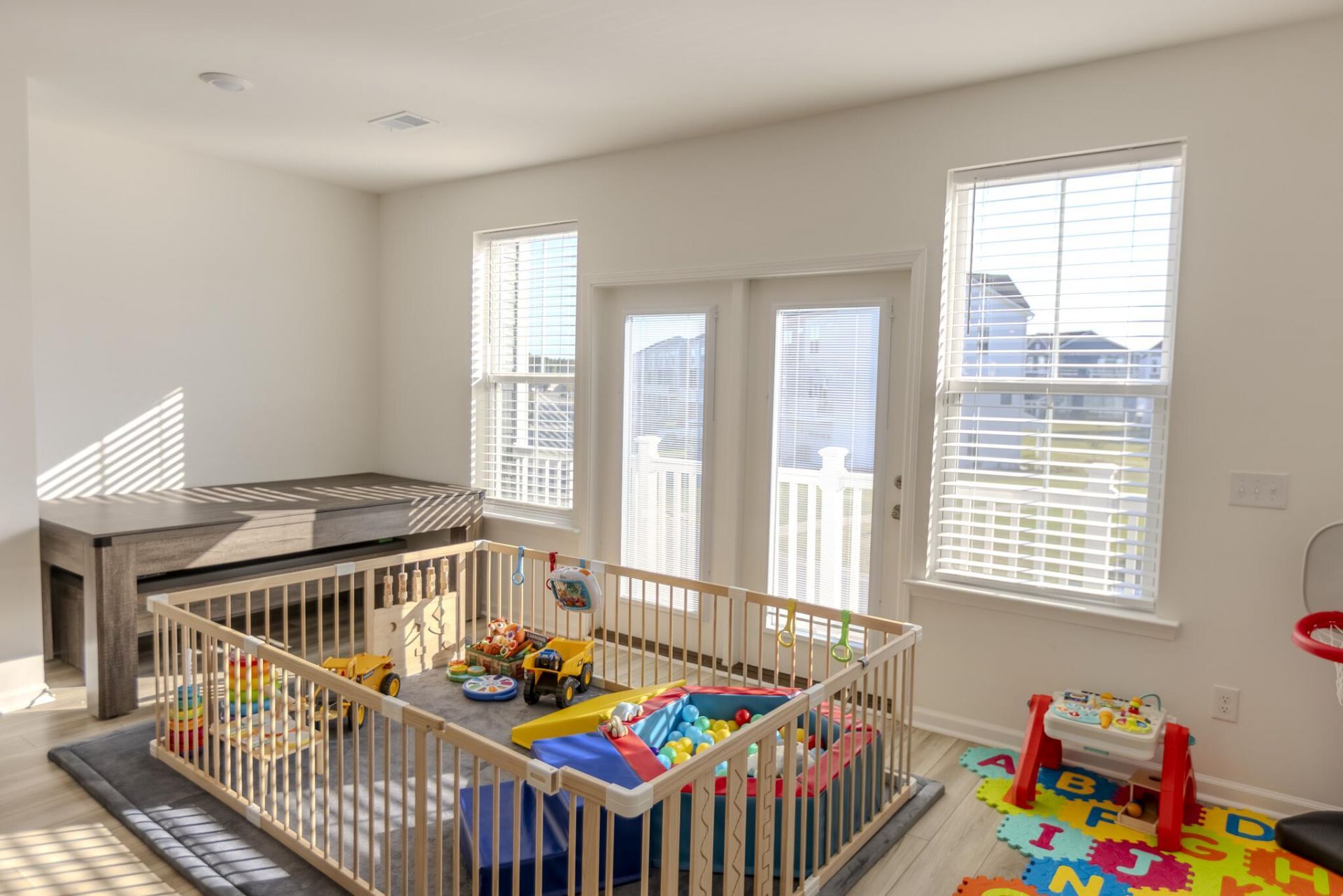 170 Yorkshire Drive Photo 14