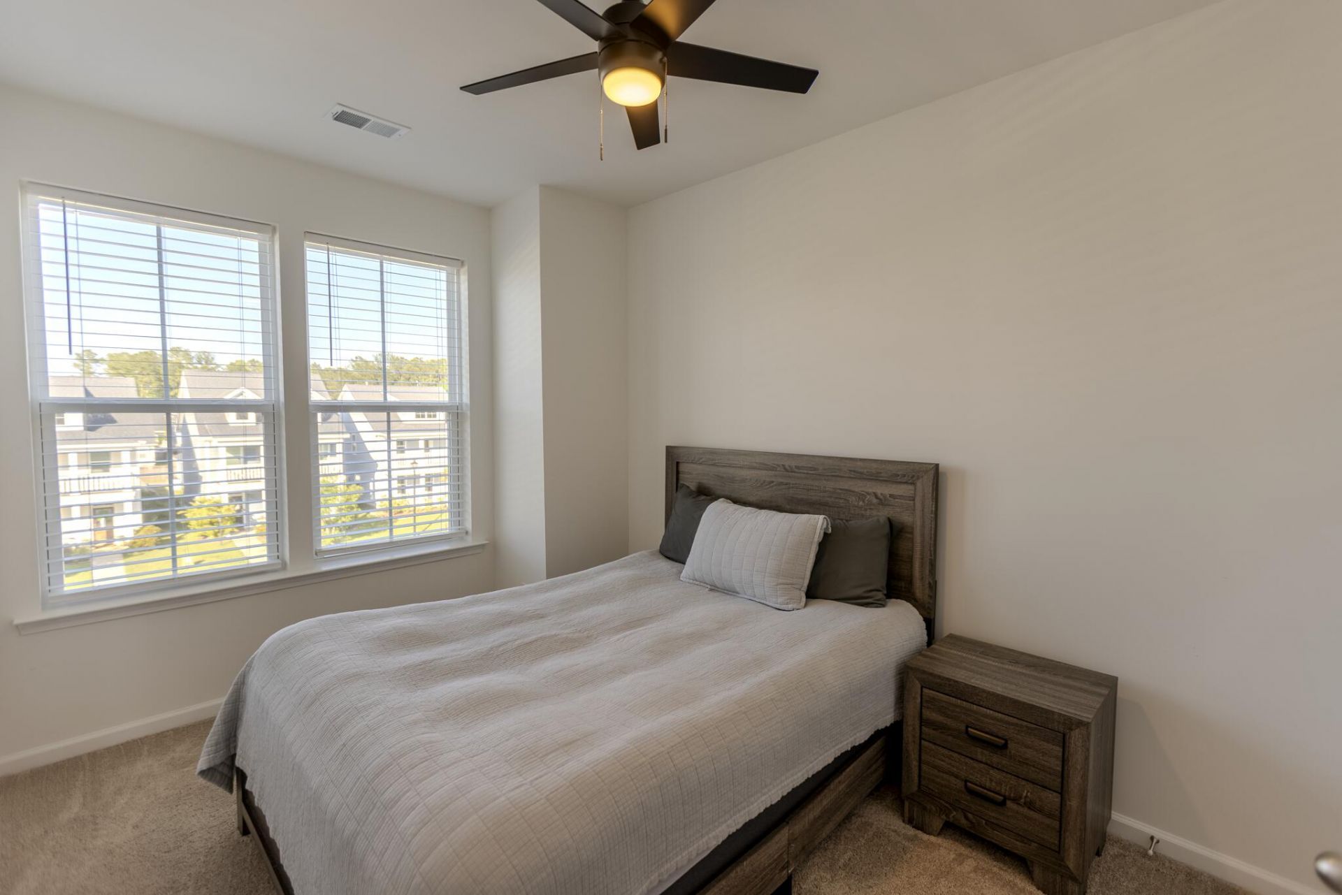 170 Yorkshire Drive Photo 16