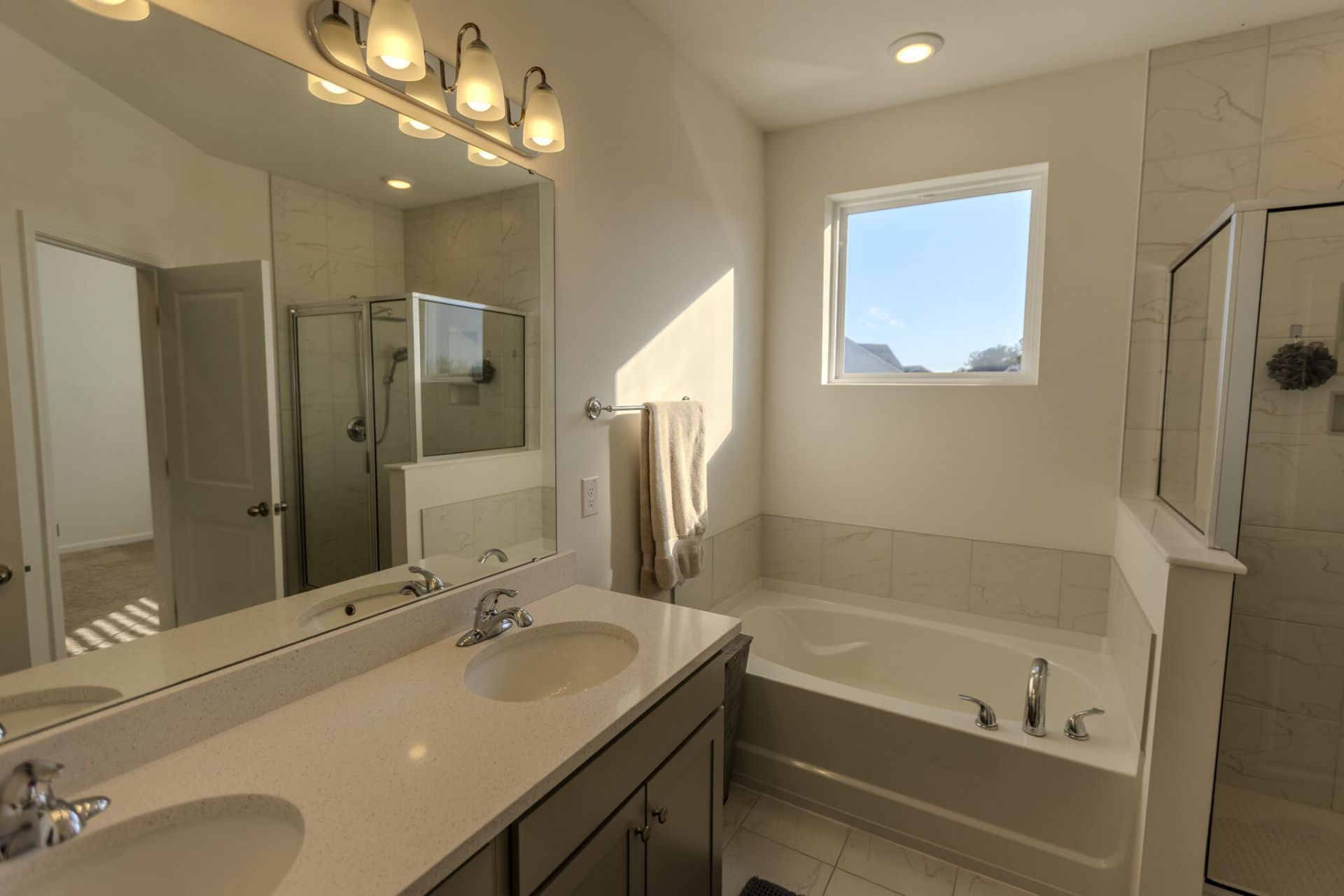 170 Yorkshire Drive Photo 20