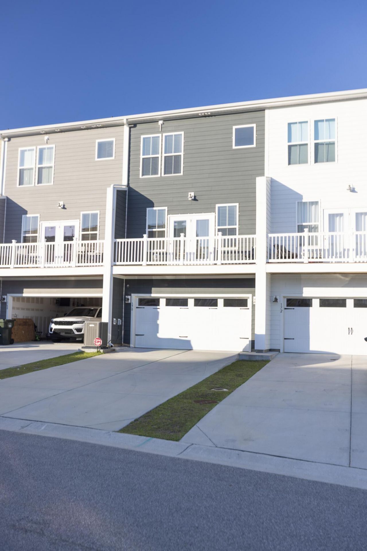 170 Yorkshire Drive Photo 21